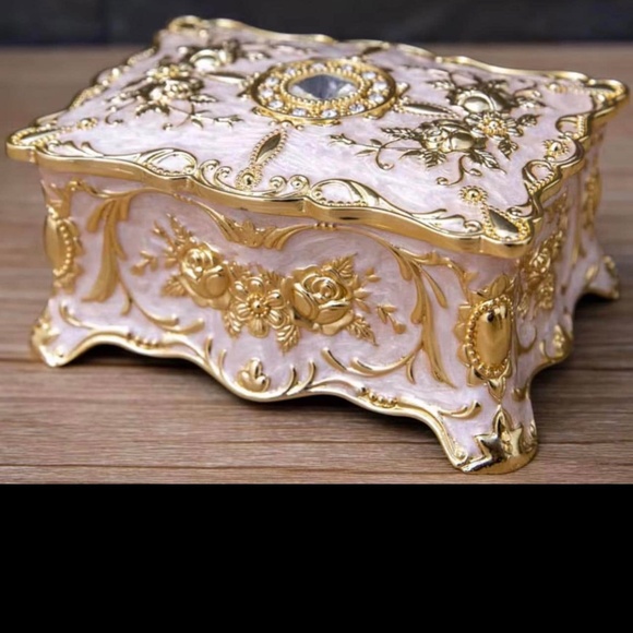 Gold and Perl Ornate Jewelry Box with Crystal Accent. - Picture 3 of 3